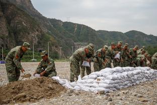 零射正！曼城半场0-0埃弗顿数据：射门8-3，射正0-1，控球74%-26%